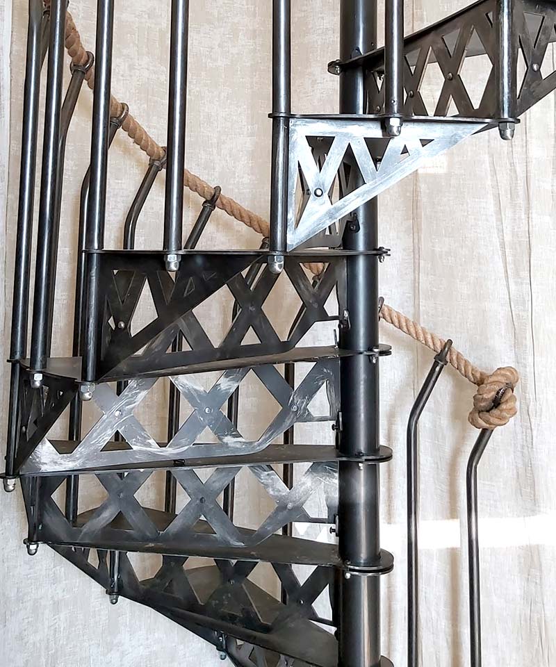 Colimaçon style Eiffel avec ses croisillons