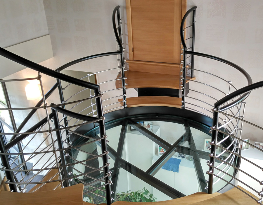 Palier verre et métal escalier ferronnier