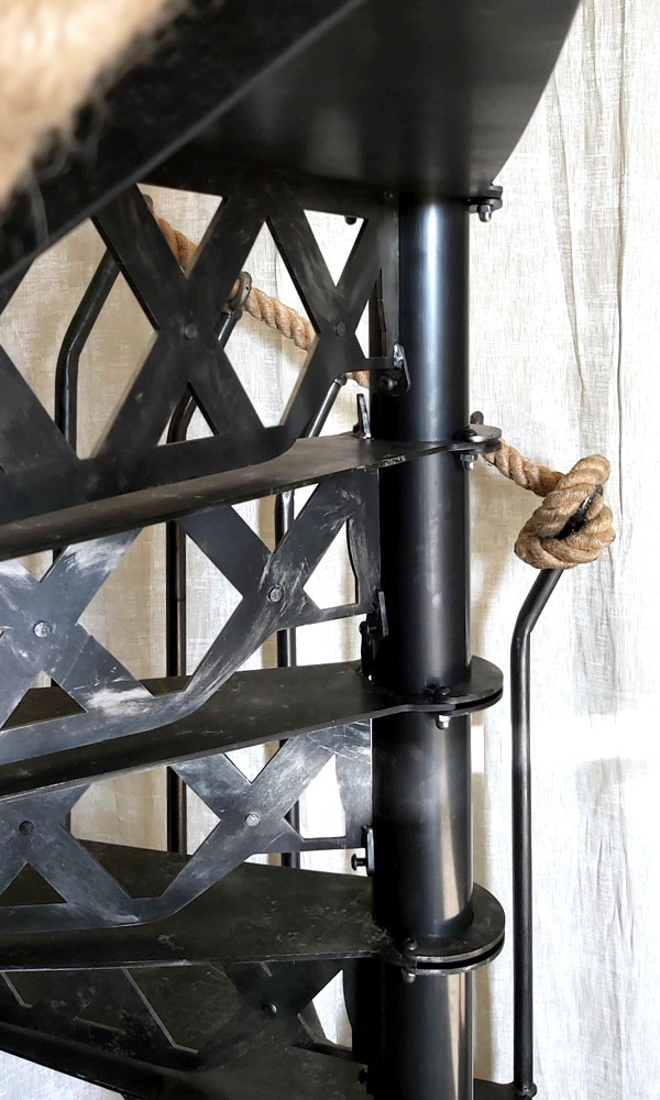 Escalier croisillon Eiffel, main courante en chanvre
