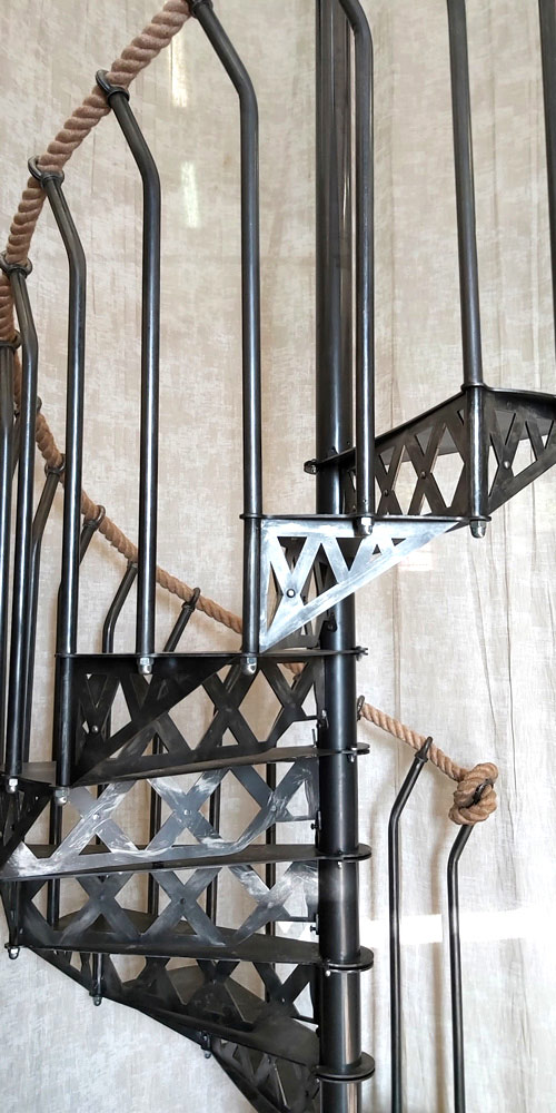 Escalier croisillon style industriel Eiffel