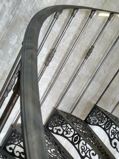 Escalier main courante moulurée