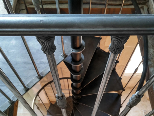 Escalier main courante moulurée fut escalier
