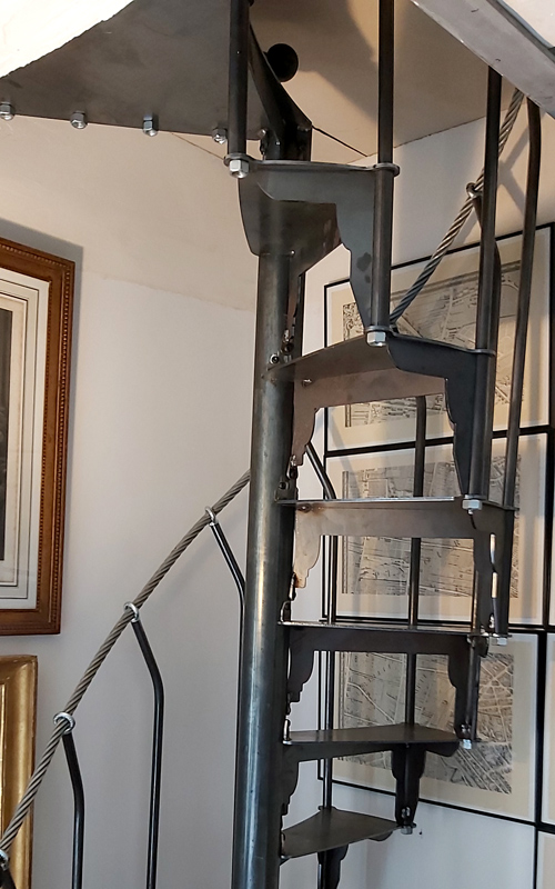 Escalier colimaçon en métal